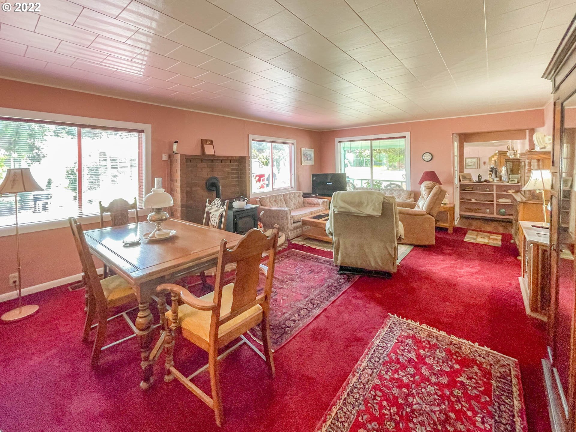 1038 South Comstock Road Sutherlin, OR 97479 - Photo 6 of 32 Gallery Image 6