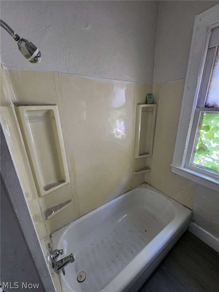 974 Eddy Road Cleveland, OH 44108 - Photo 16 of 48