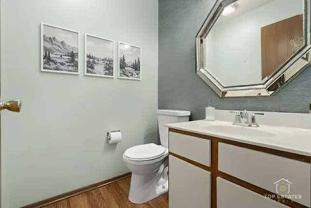 $324,900 | 751 West Happfield Drive, Arlington Heights, IL 60004