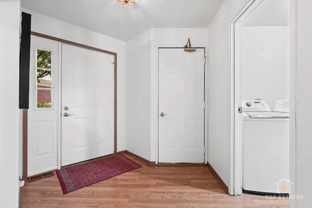 $324,900 | 751 West Happfield Drive, Arlington Heights, IL 60004