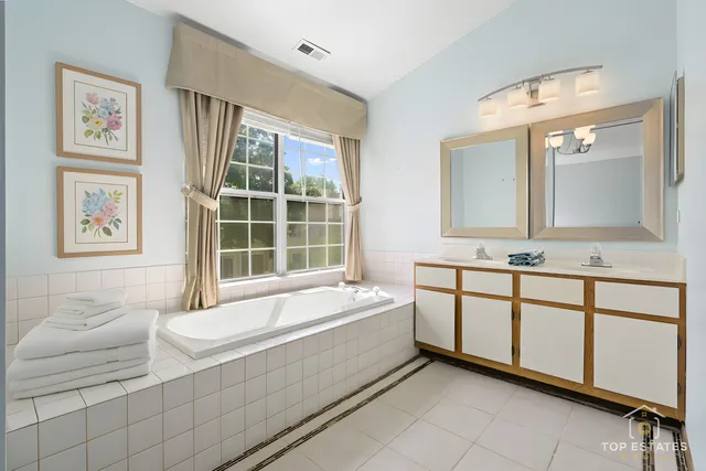 $324,900 | 751 West Happfield Drive, Arlington Heights, IL 60004