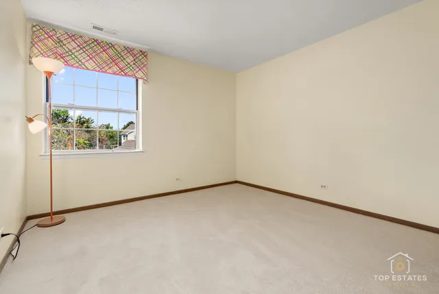 $324,900 | 751 West Happfield Drive, Arlington Heights, IL 60004