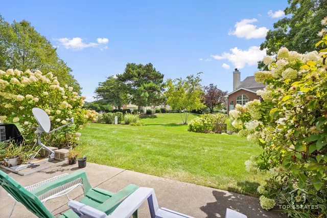 $324,900 | 751 West Happfield Drive, Arlington Heights, IL 60004