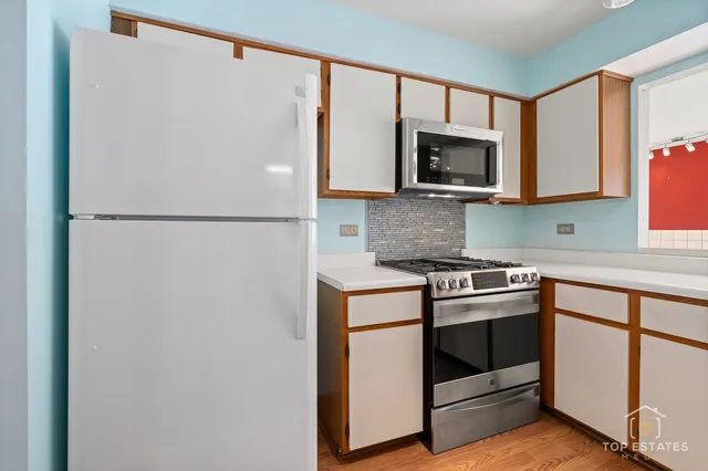 $324,900 | 751 West Happfield Drive, Arlington Heights, IL 60004