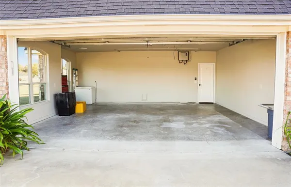 a view of an outdoor kitchen
