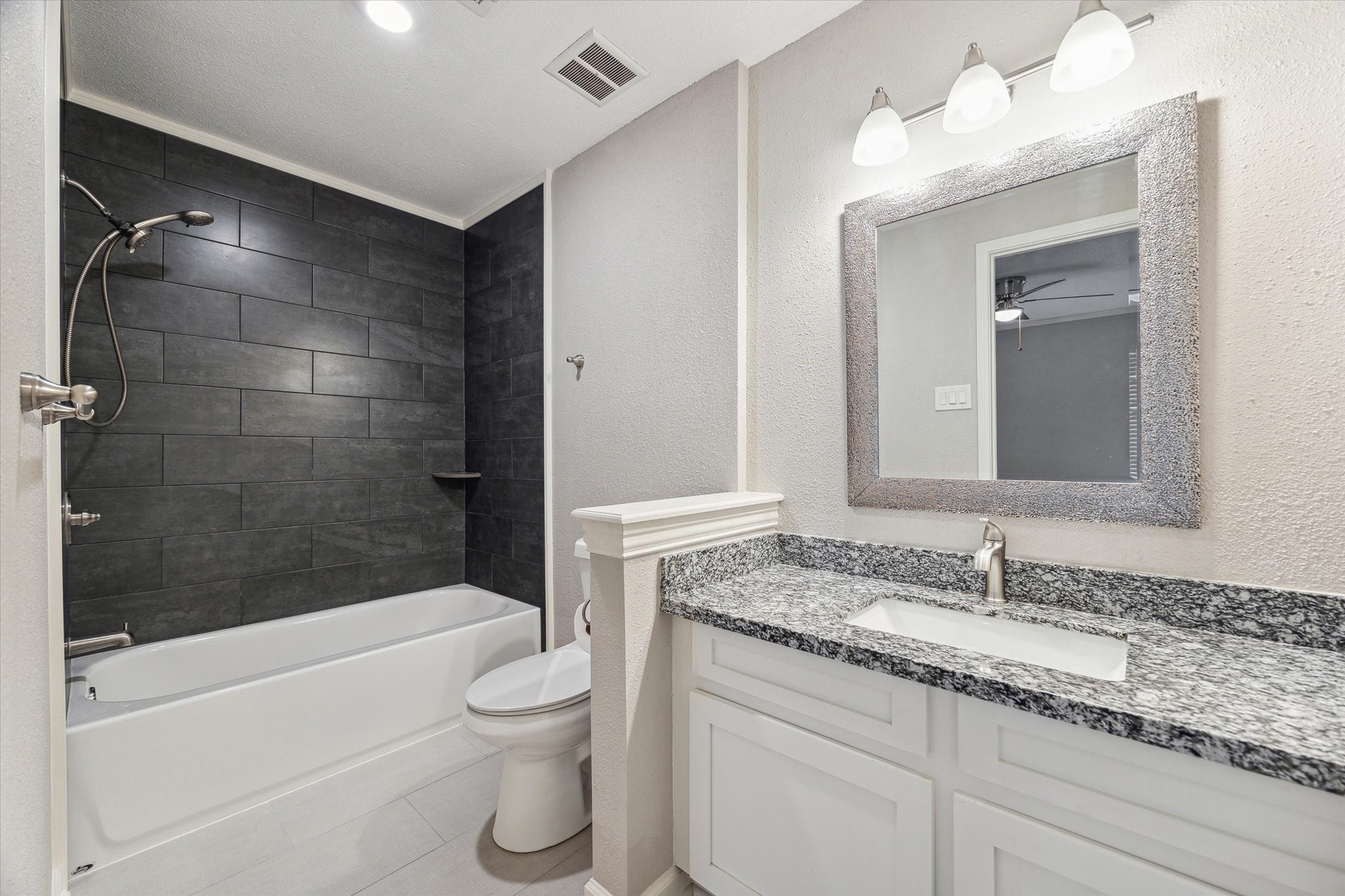 1428 Silverpines Road, Unit 428 Houston, TX 77062 - Photo 12 of 19 Private en-suite bathroom for the primary bedroom.