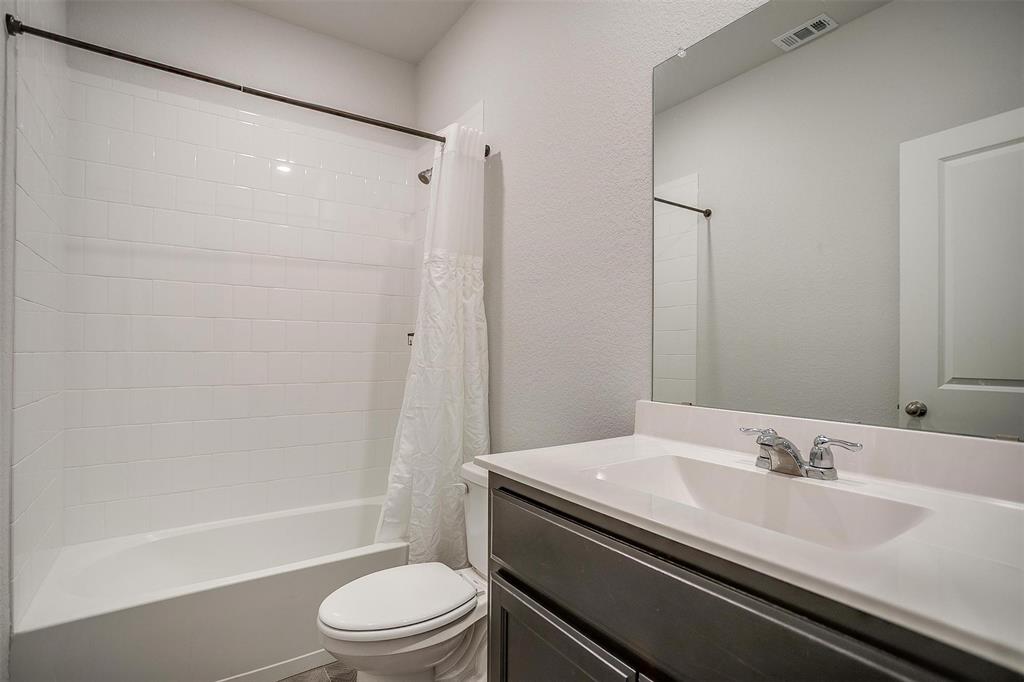 9721 Cherryville Road Fort Worth, TX 76108 - Photo 13 of 23 Hall bath