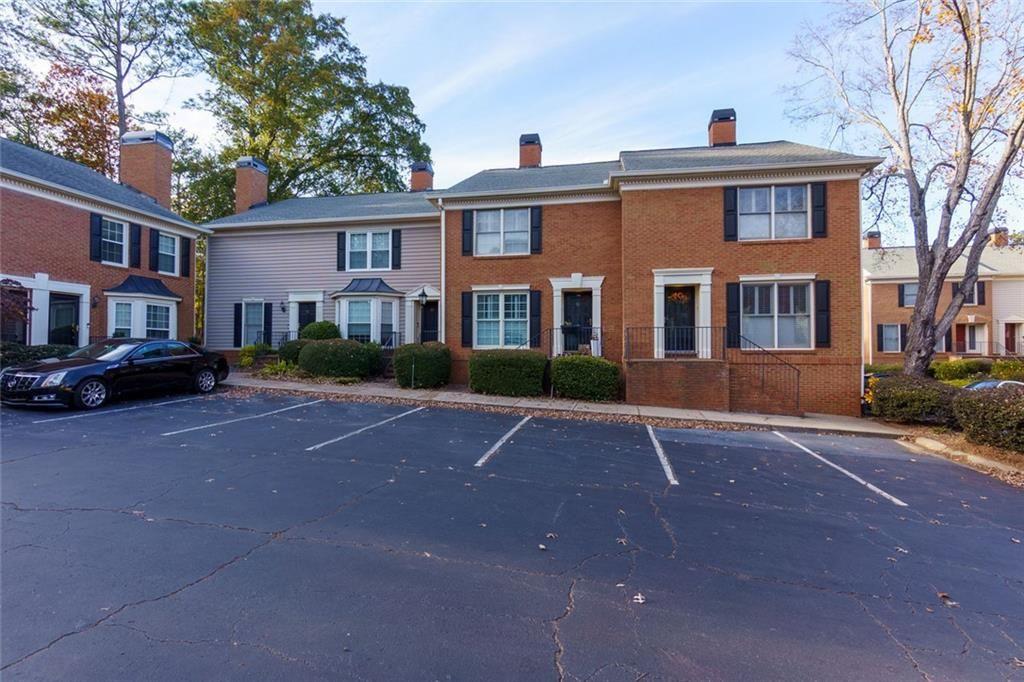 82 Mt Vernon Circle Atlanta, GA 30338 - Photo 3 of 32