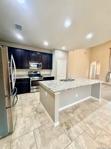 $2,595 | 8919 Olmstead Park, Converse, TX 78109
