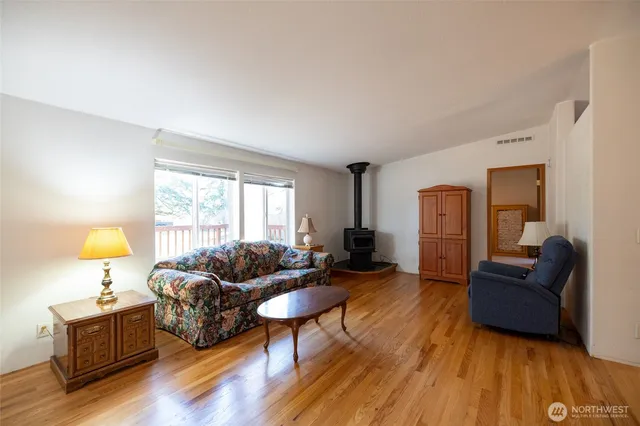 $345,000 | 404 Scheaffer Street, Oakville, WA 98568