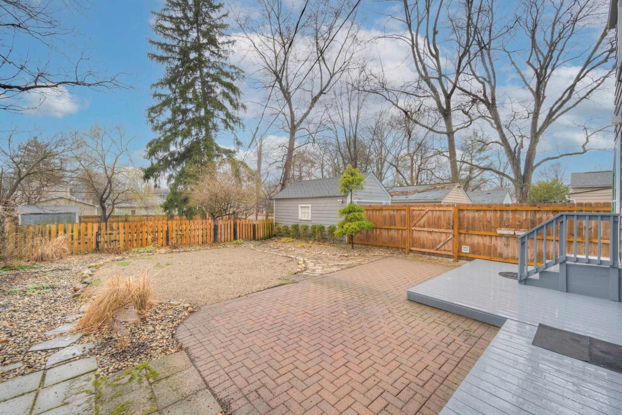 621 Garden Road Columbus, OH 43214 - Photo 30 of 38 Courtyard to Deep Backyard