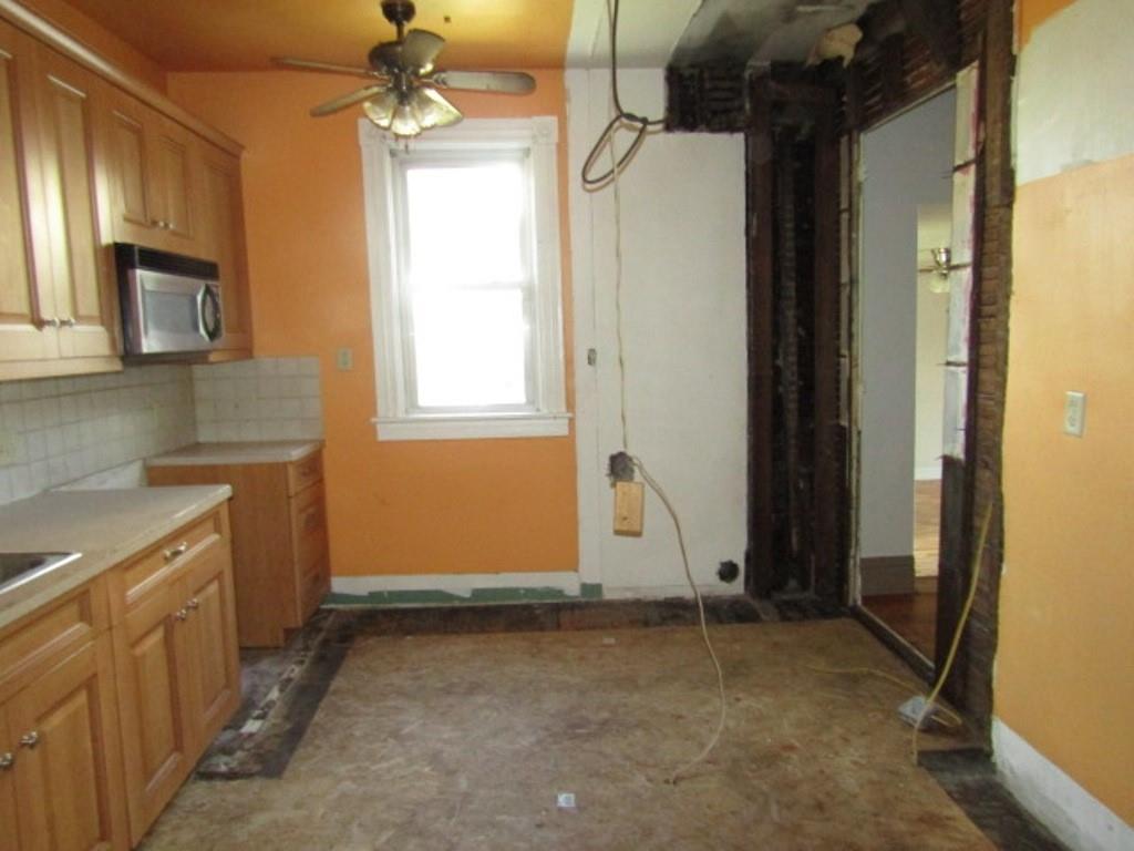 255 Duncan Avenue Washington, PA 15301 - Photo 17 of 39 an empty room with windows