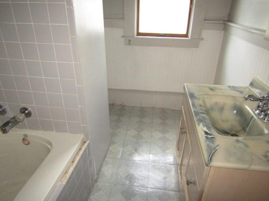 255 Duncan Avenue Washington, PA 15301 - Photo 30 of 39 a bathroom with a bathtub