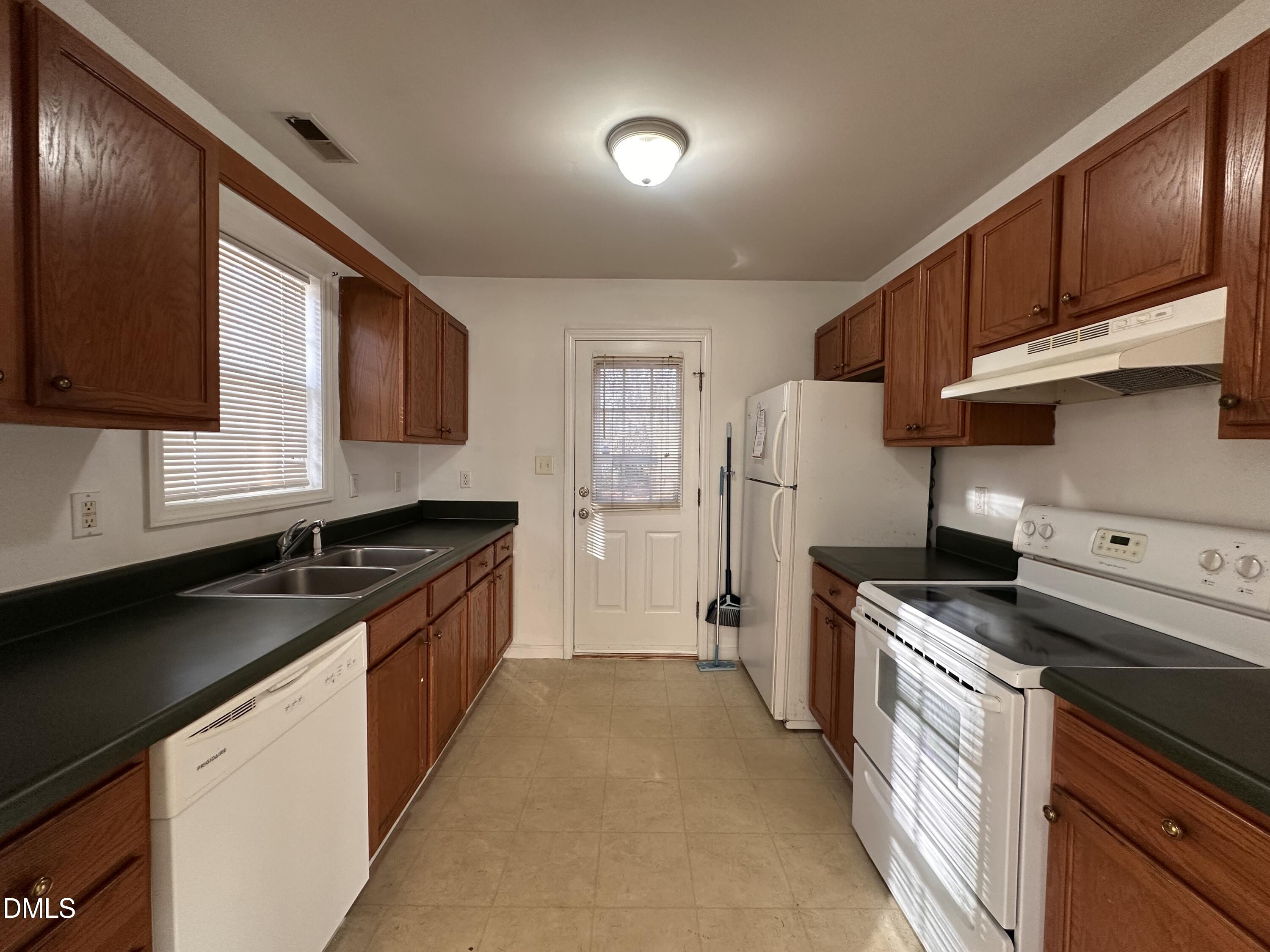 422 Wall Street Wendell, NC 27591 - Photo 8 of 11 IMG_3615