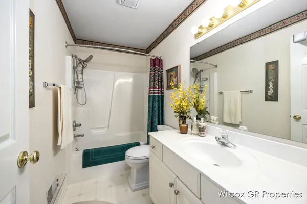 $492,500 | 1041 Dogwood Meadows Drive Southeast, Ada, MI 49301