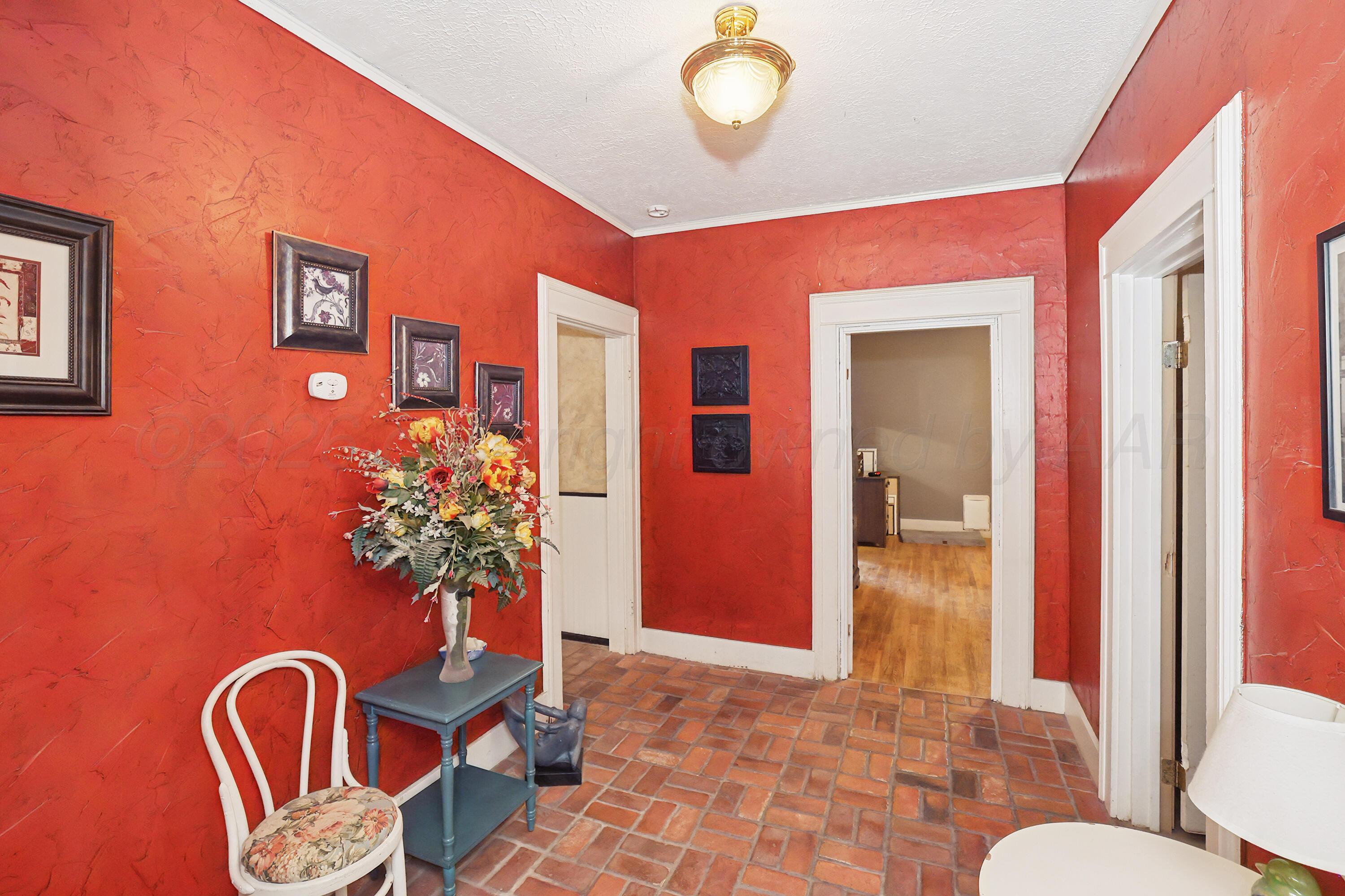 2103 South Polk Street Amarillo, TX 79109 - Photo 16 of 30 17-Hallway