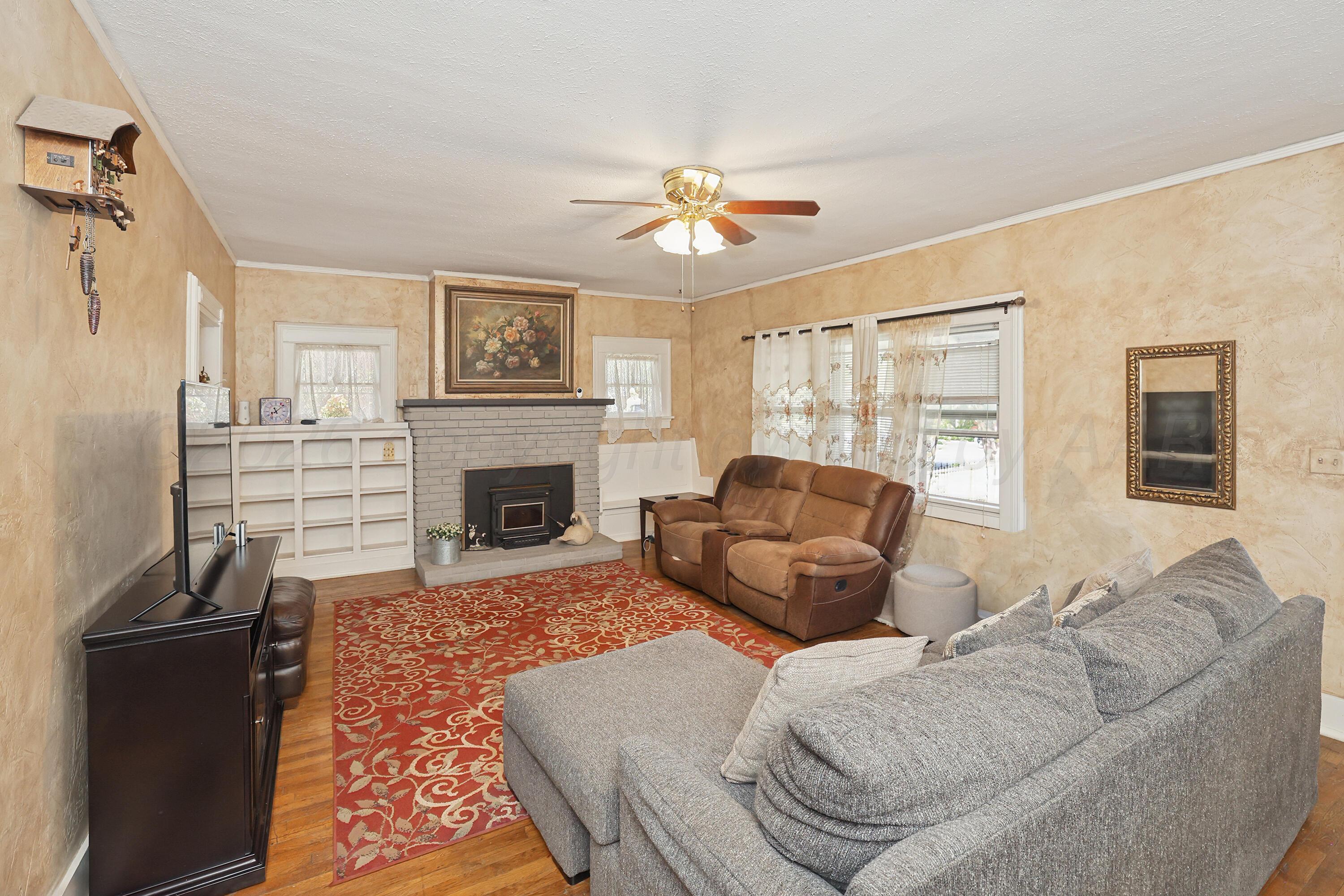 2103 South Polk Street Amarillo, TX 79109 - Photo 7 of 30 8-Living Area
