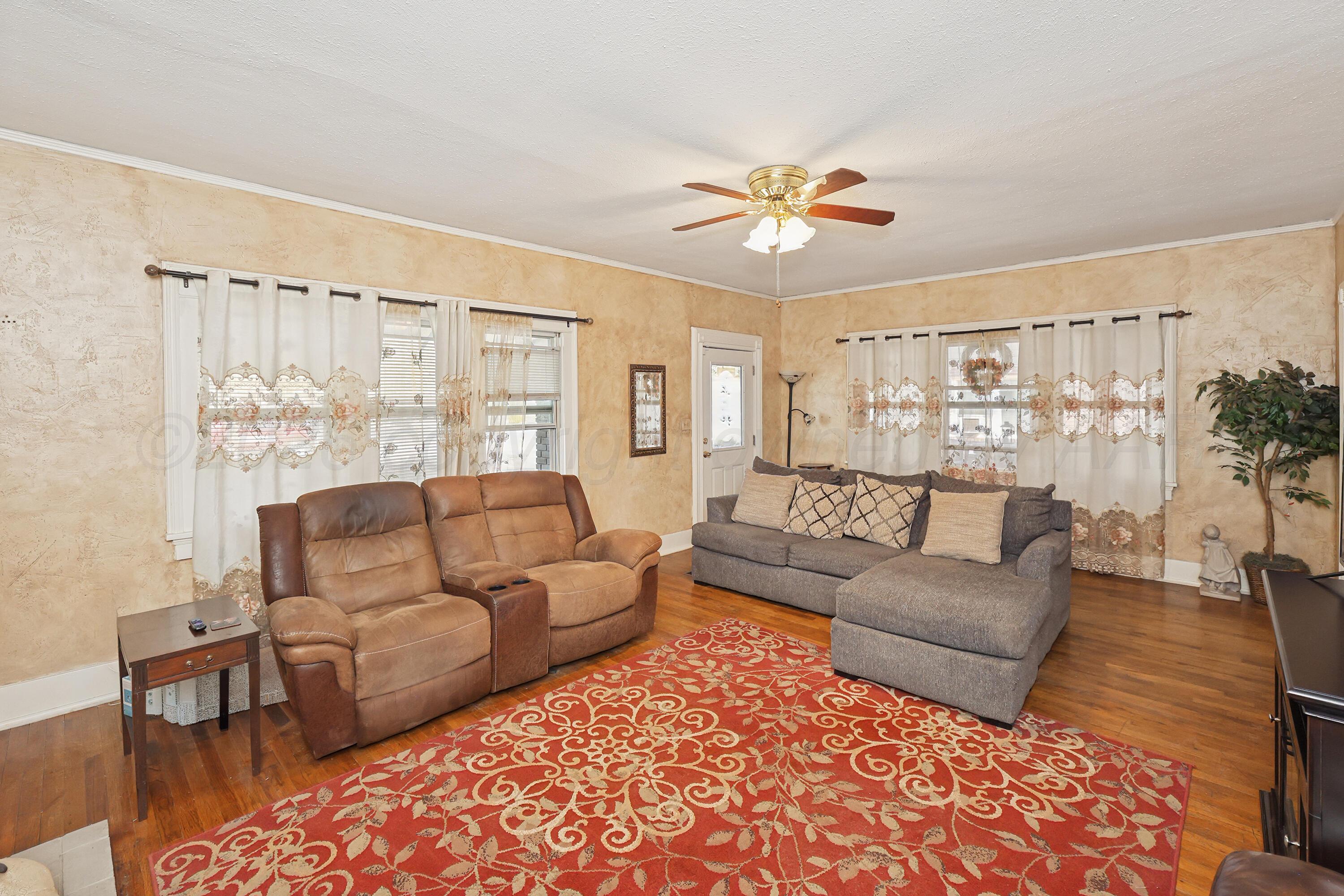 2103 South Polk Street Amarillo, TX 79109 - Photo 8 of 30 9-Living Area