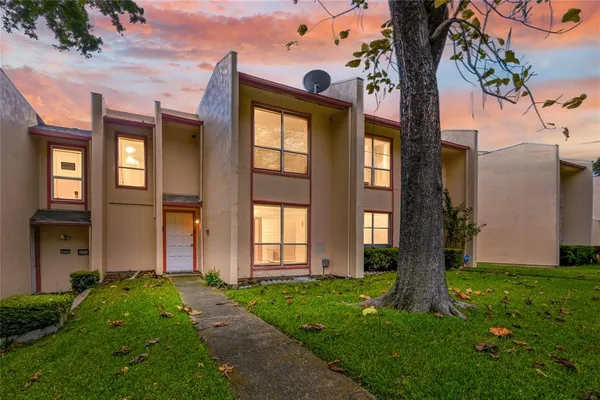 $2,000 | 334 Valley Park Drive, Garland, TX 75043