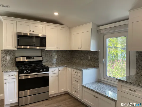 $2,950 | 31 Ledge Avenue, Unit 2, New Canaan, CT 06840
