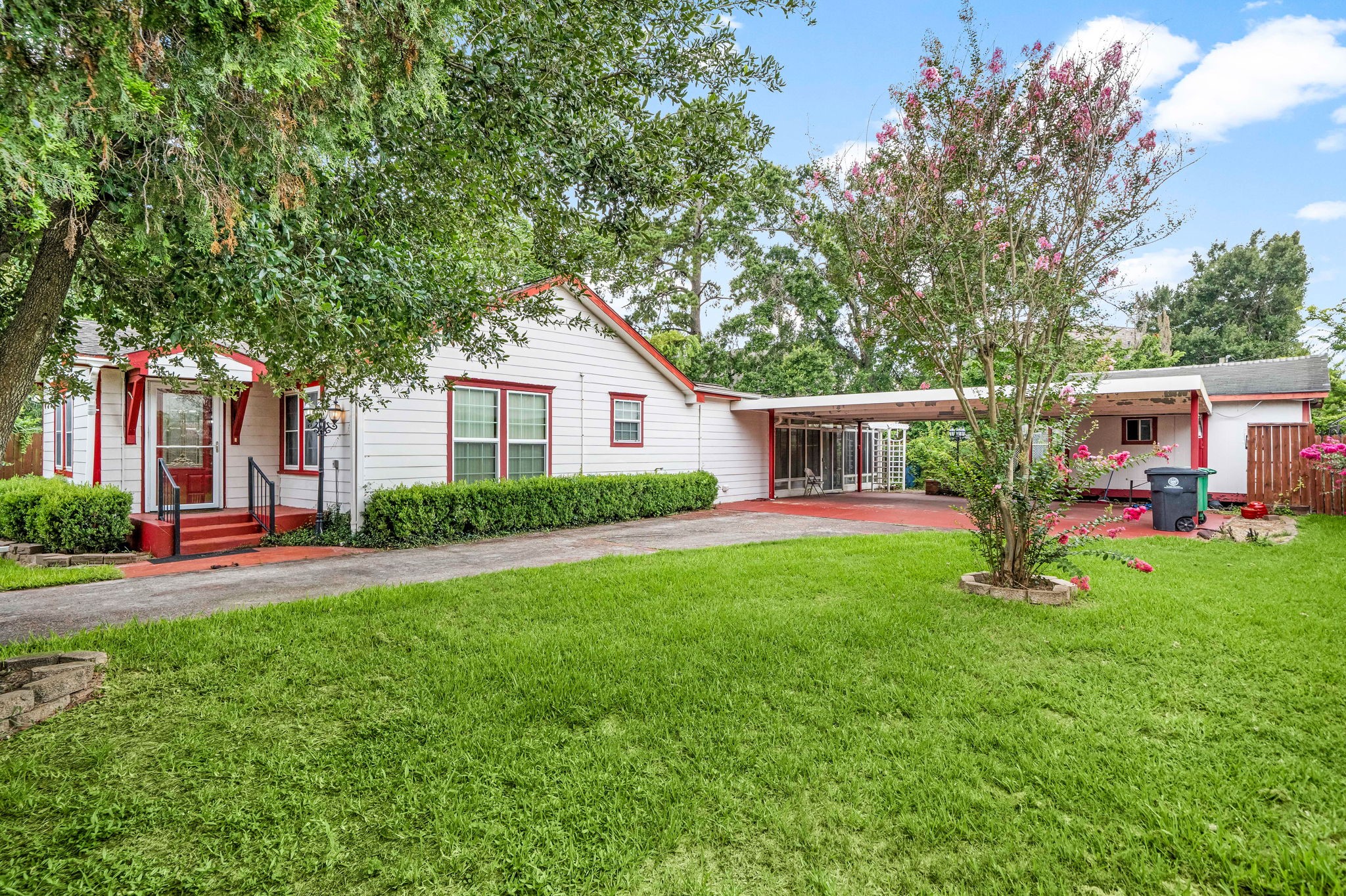 2609 Bevis Street Houston, TX 77008 - Photo 2 of 28 a view of an house with backyard space and garden
