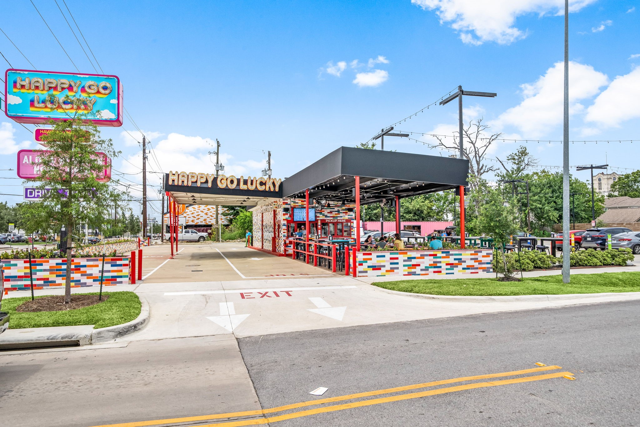 2609 Bevis Street Houston, TX 77008 - Photo 21 of 28 a view of street with lots of flowers and trees