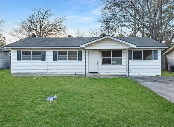 $110,000 | 224 Shellwood Drive, Wake Village, TX 75501