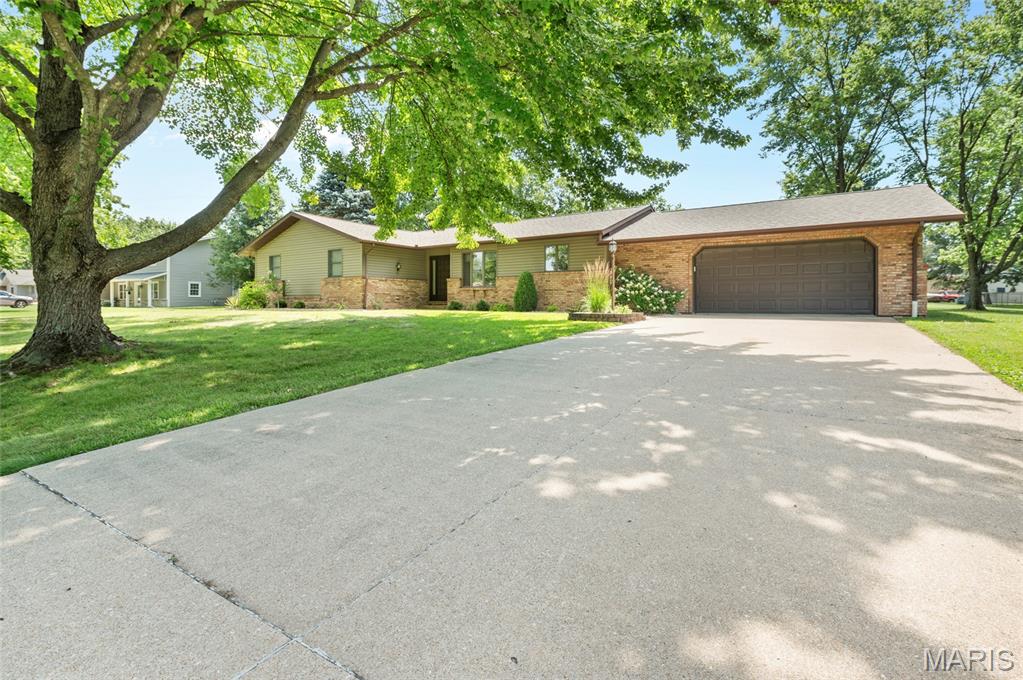 710 Cheshire Road Troy, IL 62294 - Photo 3 of 42