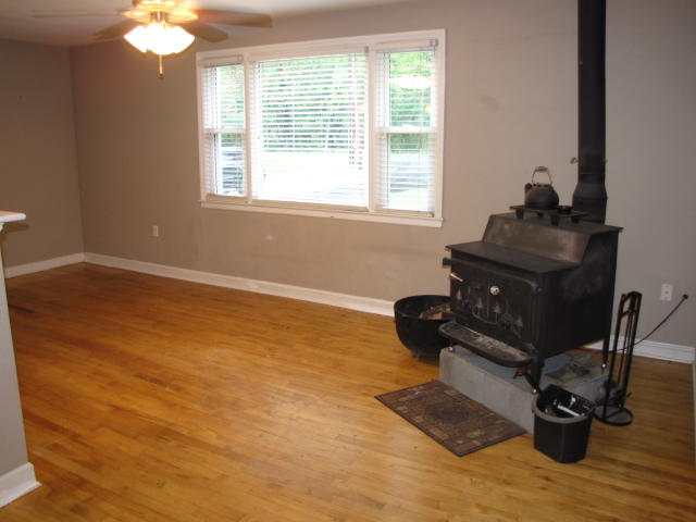 4458 West River Road Salem, VA 24153 - Photo 8 of 19 IMG_0994