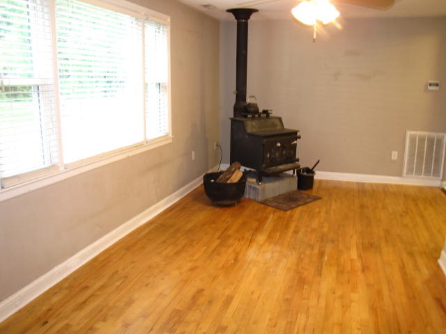 4458 West River Road Salem, VA 24153 - Photo 10 of 19 IMG_0996