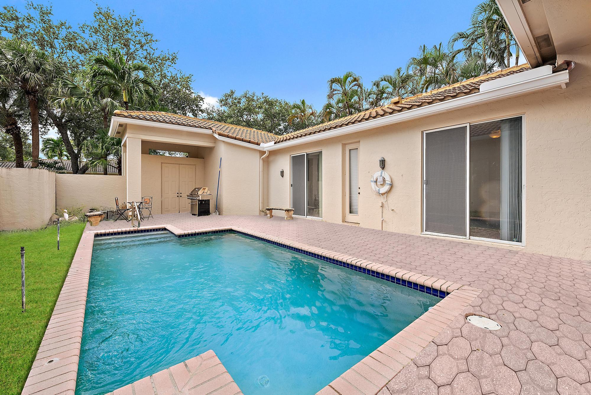 6612 Northwest 23rd Terrace Boca Raton, FL 33496 - Photo 3 of 20 Courtyard/Pool