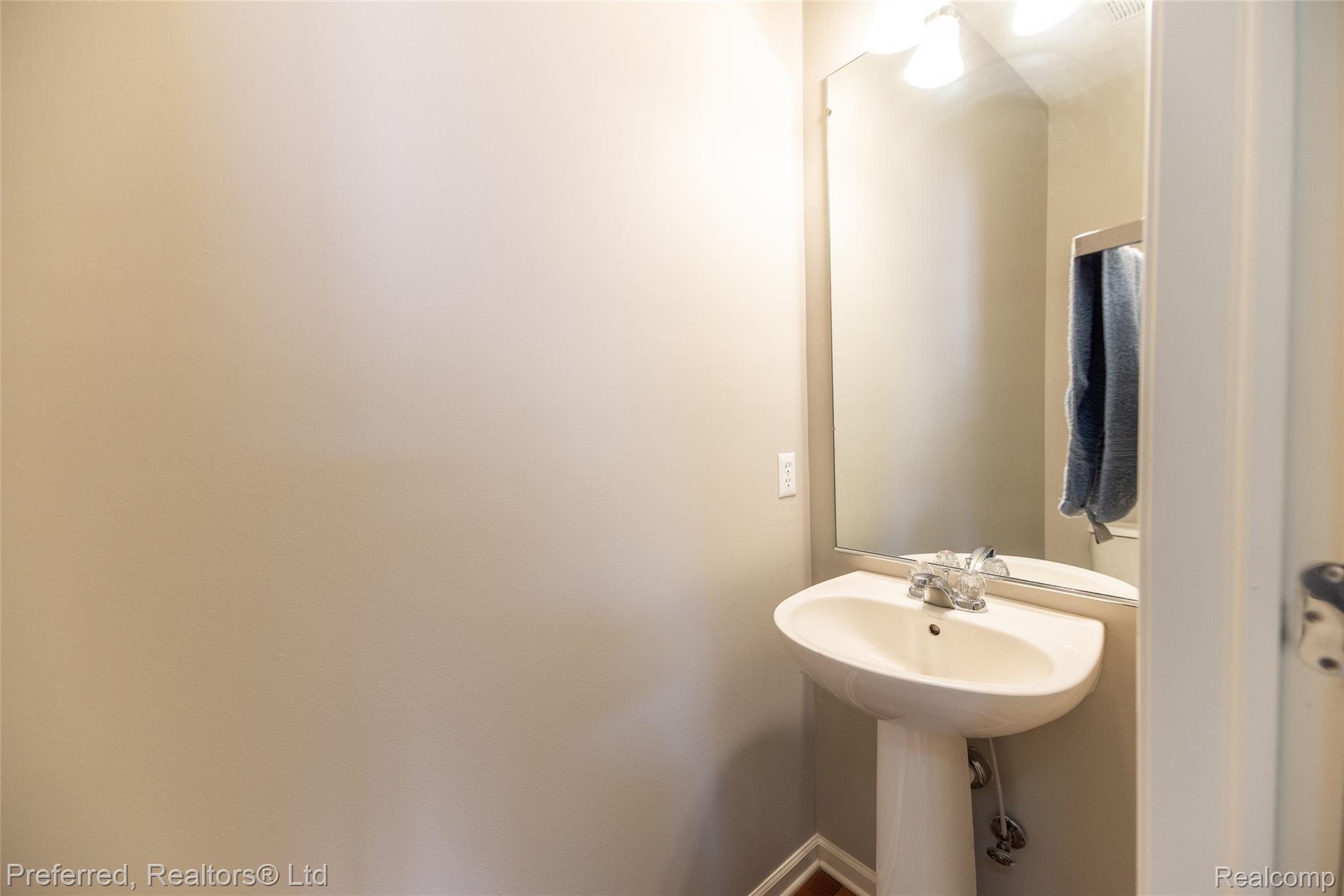 2051 Vanderbilt Road Canton, MI 48188 - Photo 13 of 34 DSC_8217.jpg