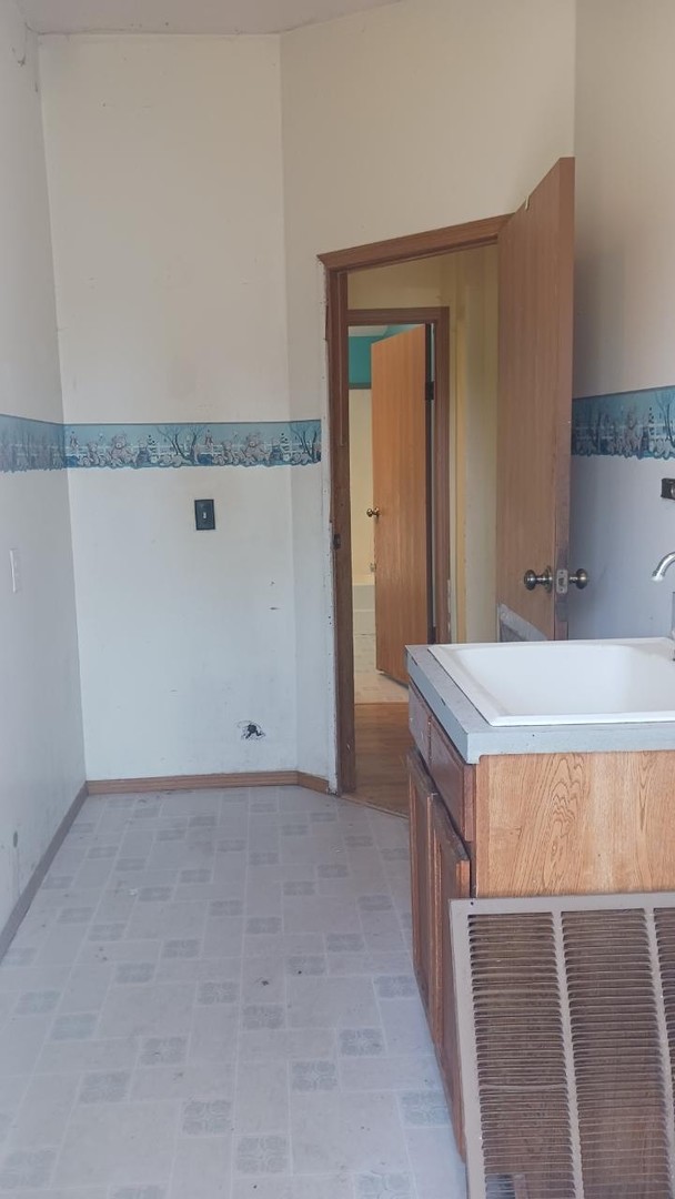 4775 East Grinter Road Gardner, IL 60424 - Photo 15 of 15 a room with a sink