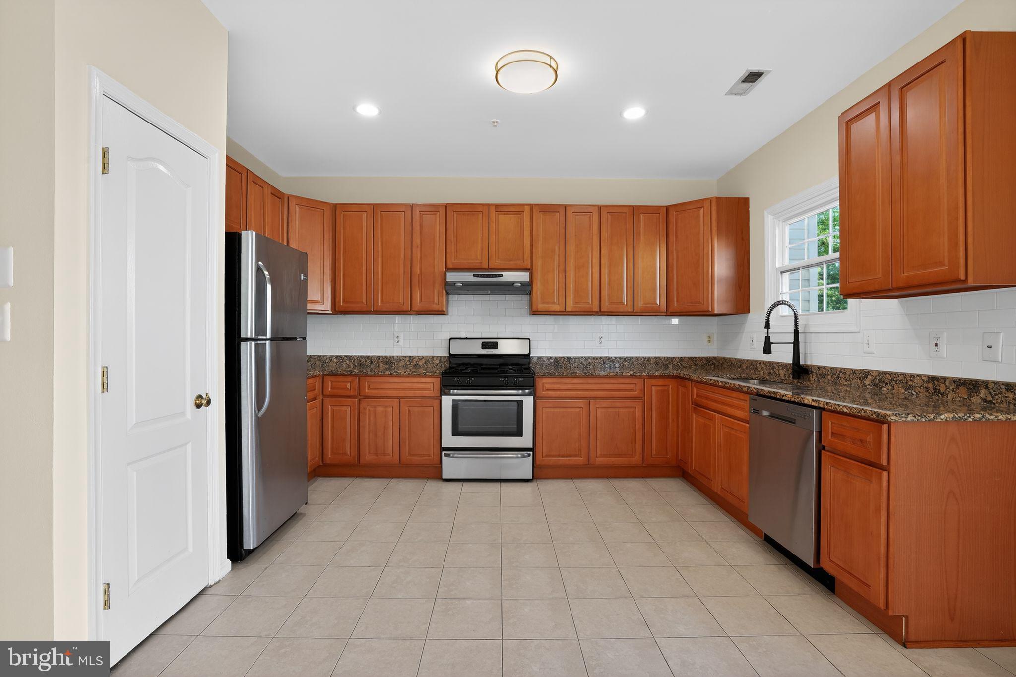 7706 Periwinkle Way Severn, MD 21144 - Photo 7 of 30