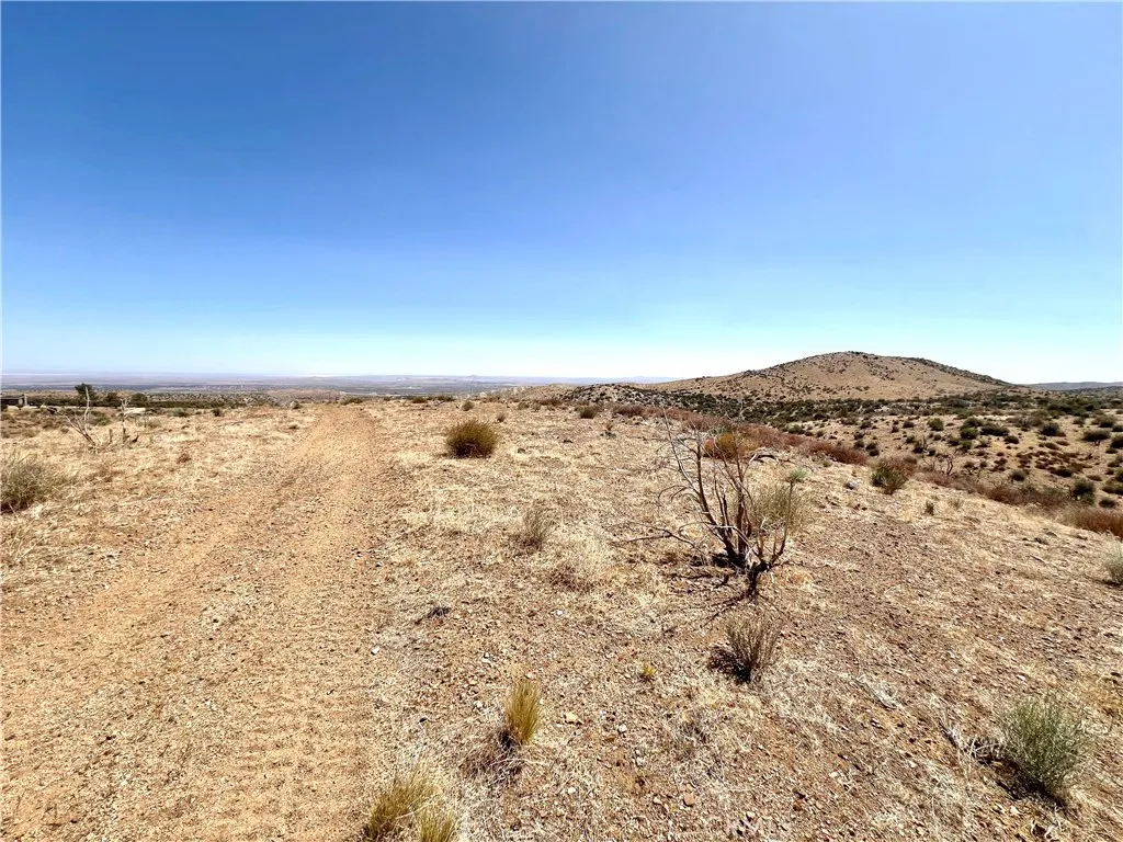 113 Juniper Mesa Road Juniper Hills, CA 93543 - Photo 11 of 15 a view of sky view