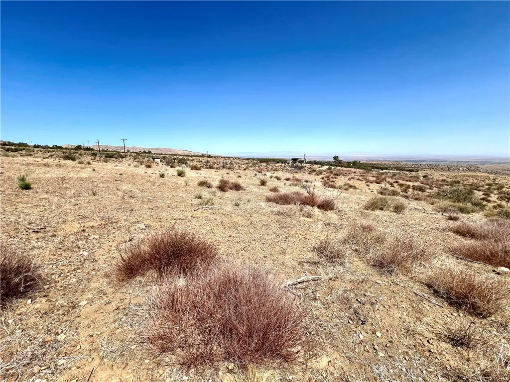 113 Juniper Mesa Road Juniper Hills, CA 93543 - Photo 9 of 15 a view of city and ocean