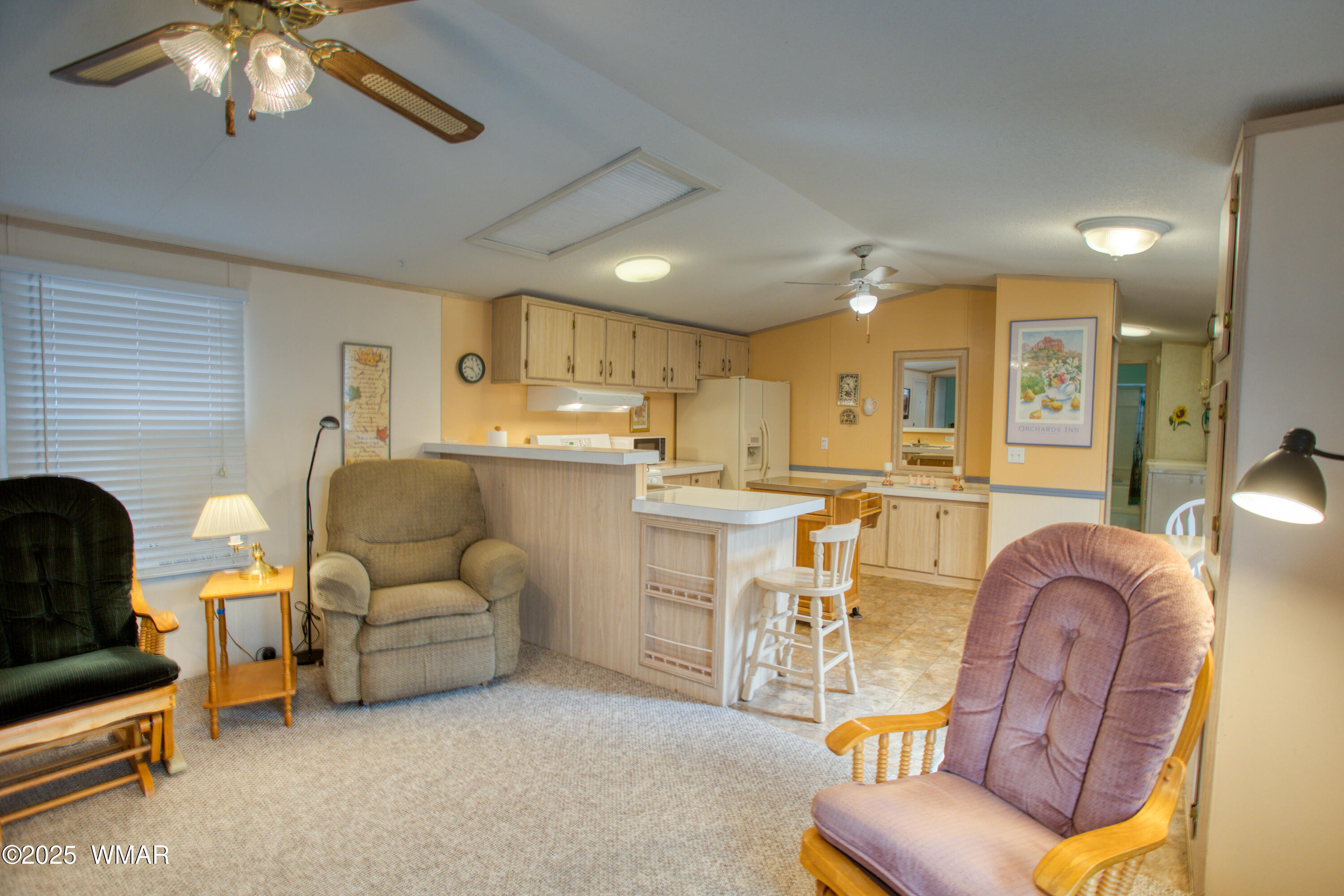 5208 South Blue Ridge Loop Pinetop, AZ 85935 - Photo 3 of 15 Living Room