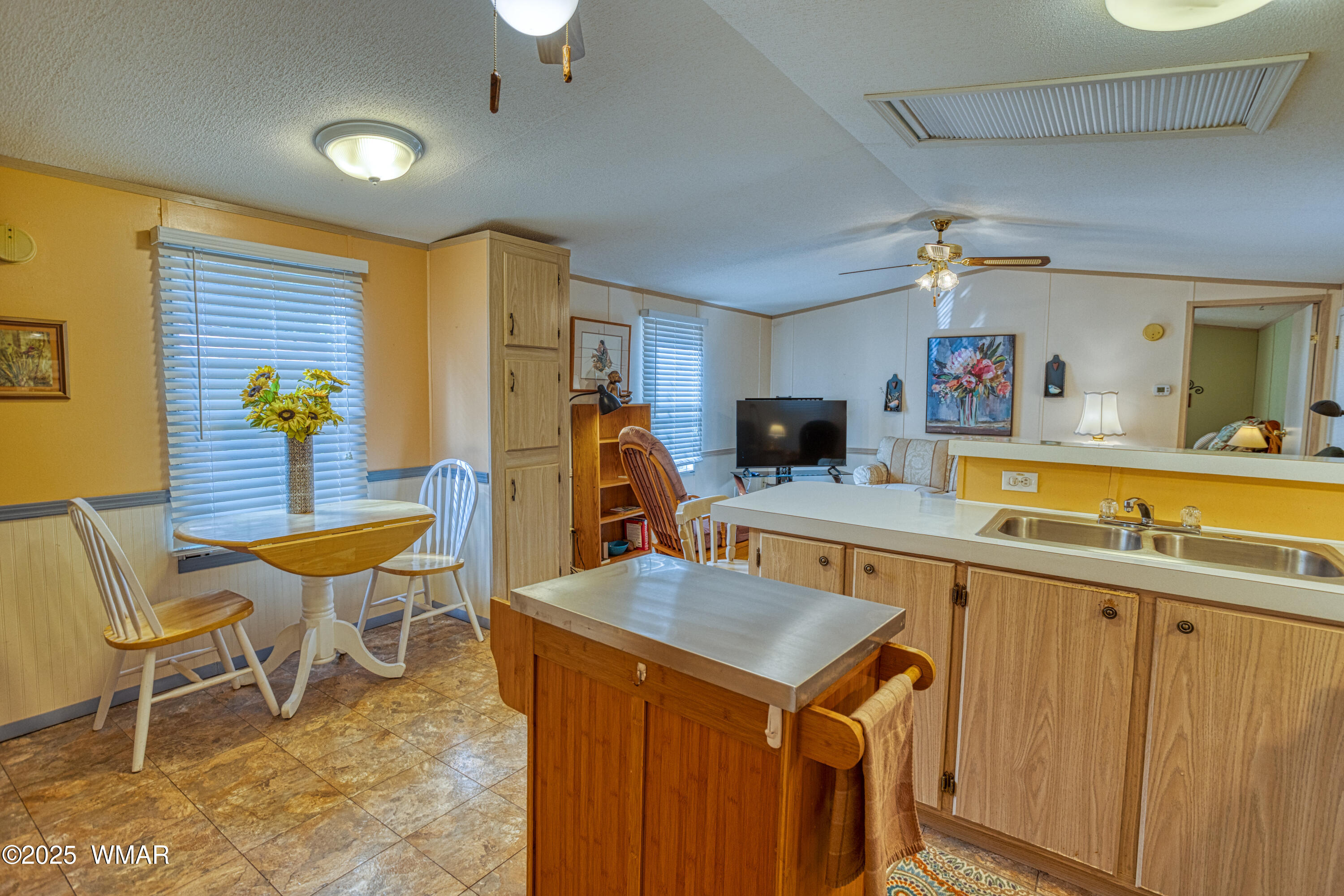5208 South Blue Ridge Loop Pinetop, AZ 85935 - Photo 5 of 15 Eat-in-kitchen