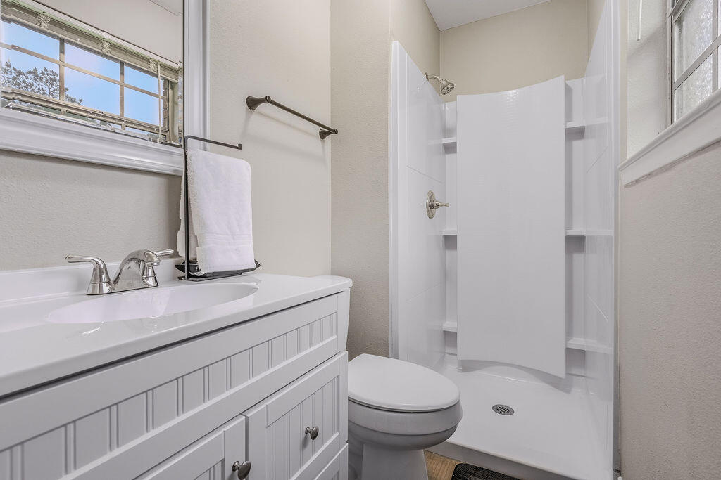 5360 Monterrey Road Crestview, FL 32539 - Photo 18 of 32 Primary Bathroom