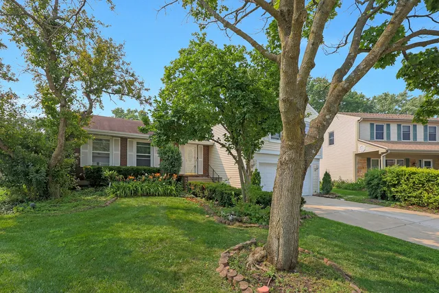 $4,499 | 1356 Larchmont Drive, Buffalo Grove, IL 60089