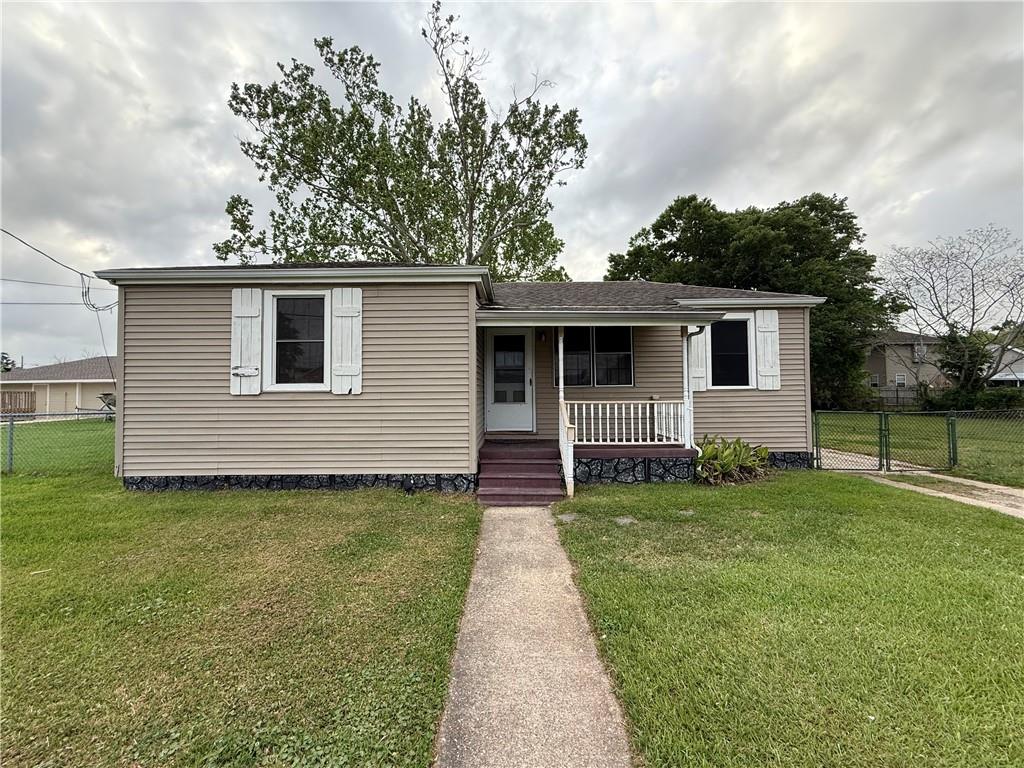 2912 Lloyds Avenue Chalmette, LA 70043 - Photo 1 of 9
