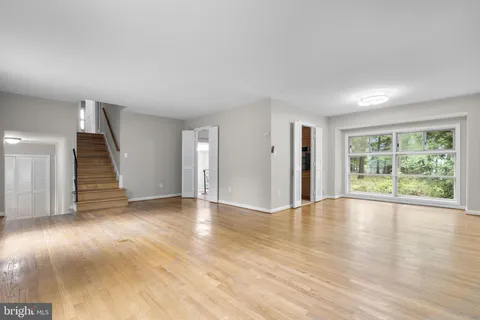 $900,000 | 1585 Kimblewick Road, Potomac, MD 20854