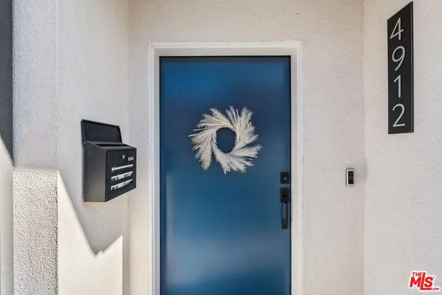 a picture of a wall with a elevator