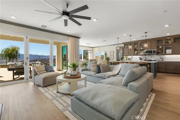 $1,225,000 | 28512 Wildflower Terrace, Castaic, CA 91384