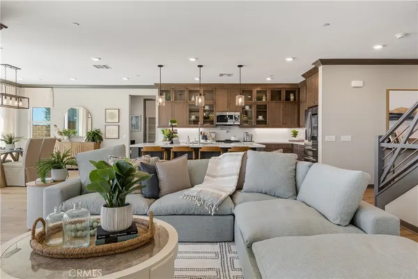 $1,225,000 | 28512 Wildflower Terrace, Castaic, CA 91384