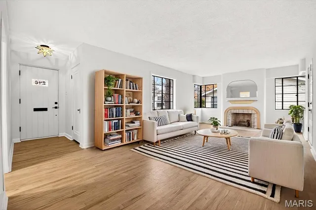 $525,000 | 246 South Old Orchard Avenue, St. Louis, MO 63119