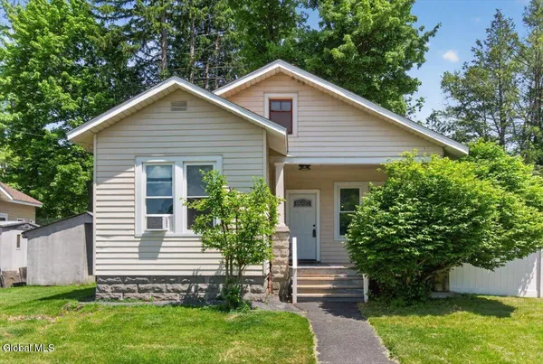 $299,900 | 2 Woodlawn Terrace, Bethlehem, NY 12054