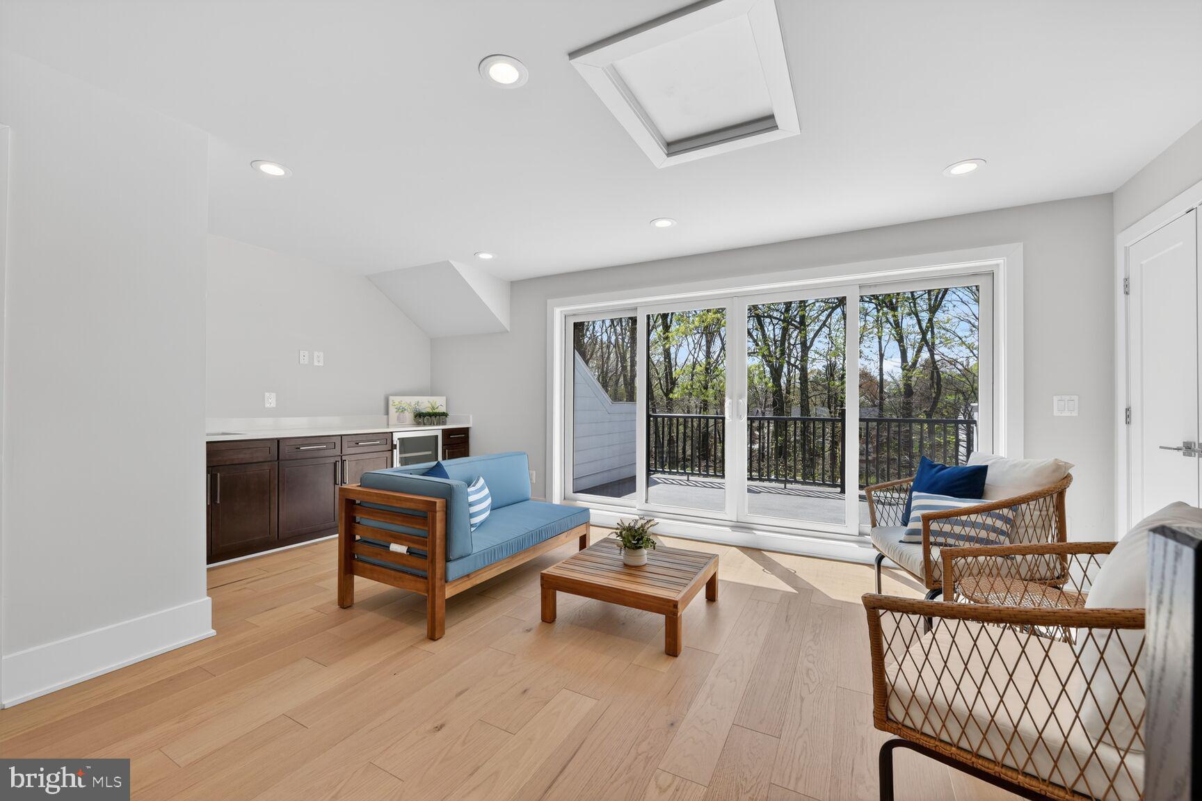 14665 Battery Ridge Lane Centreville, VA 20120 - Photo 38 of 66 a living room with furniture and a large window