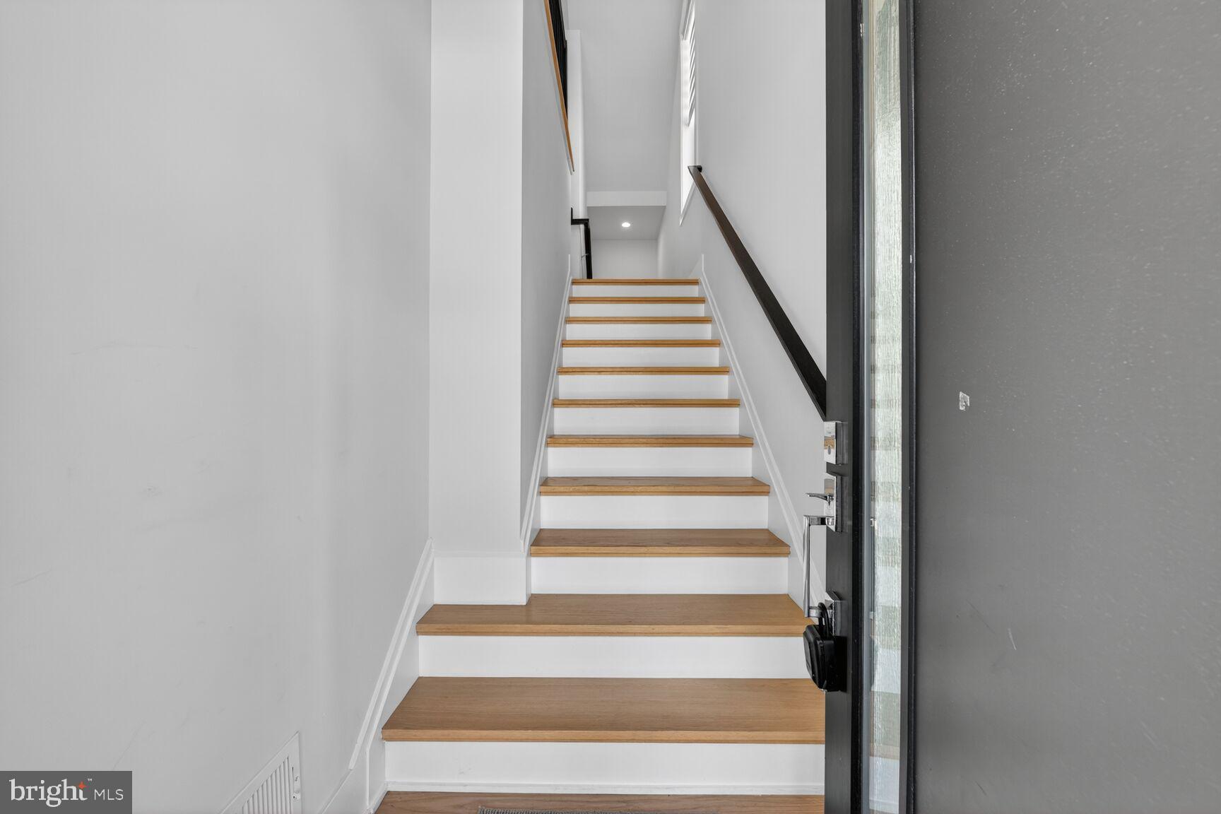 14665 Battery Ridge Lane Centreville, VA 20120 - Photo 54 of 66 a view of entryway