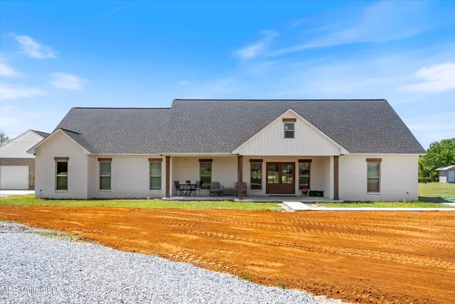 $420,000 | 1227 County Road 90, New Albany, MS 38652